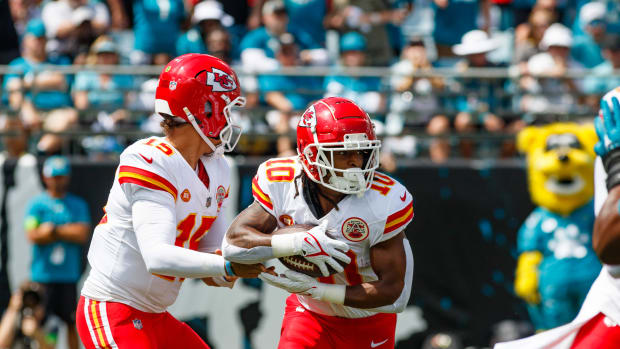 RB Isiah Pacheco (10) takes a handoff against the Jaguars